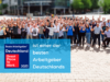 FaktorZehn Gruppenbild mit Great Place to Work Auszeichnung auf blauem Hintergrund darunter